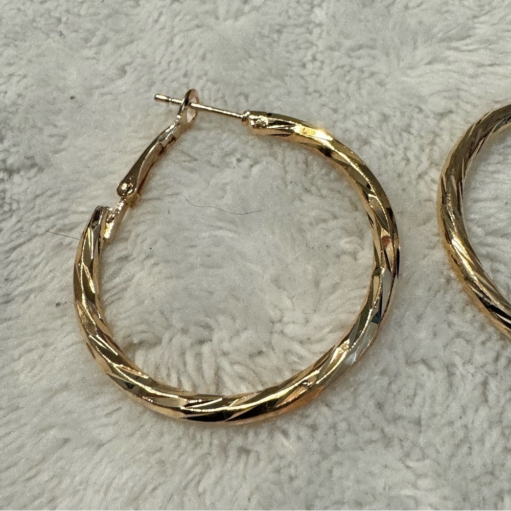 Beautiful Earrings - Picture 5 of 6